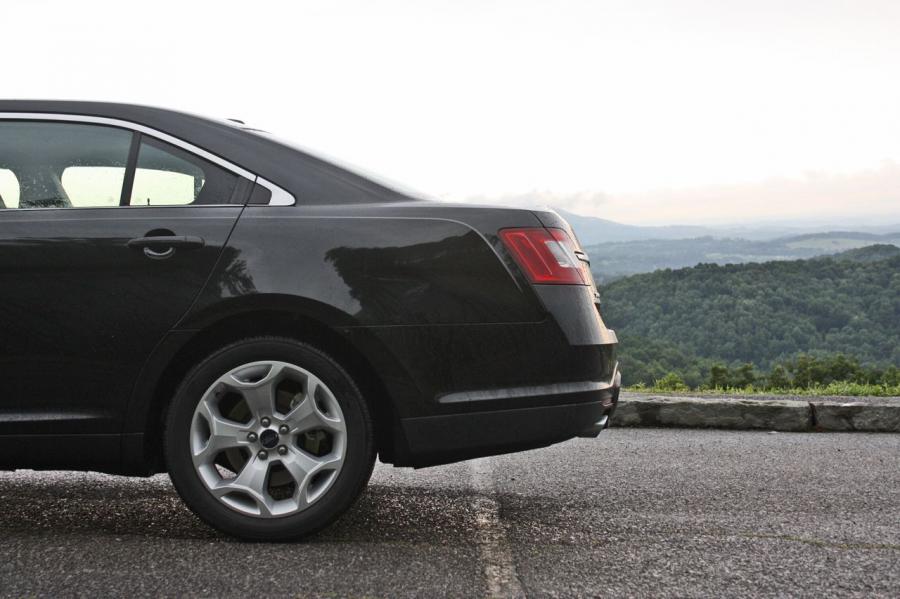  Ford Taurus 2010 года  (фото 19 из 161)